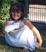 Louise med sin br�kkede arm