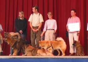 Tivoli hundeparade Eurasier 2002 on stage.